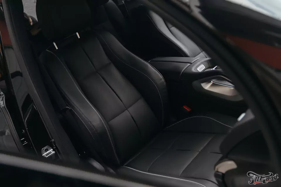 Окрас деталей Mercedes GLS после некачественных работ, оклейка полиуретаном, окрас дисков и суппортов, антихром, комплекс детейлинг-услуг